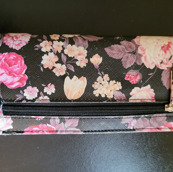 Tahari Royal Flush Black Floral Clutch Wallet - Picture 4 of 7
